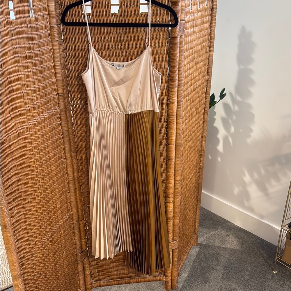 Chic Pleated Colorblock Dress